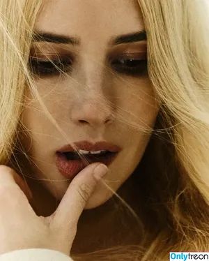 Emma Roberts / emmalee1996 / emmaroberts nude photo #0274