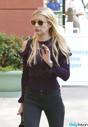 Emma Roberts / emmalee1996 / emmaroberts nude photo #0287