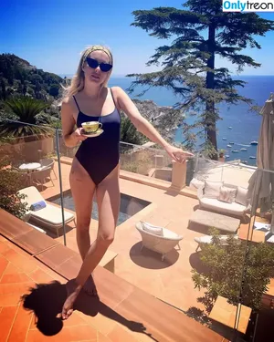 Emma Roberts / emmalee1996 / emmaroberts nude photo #0415