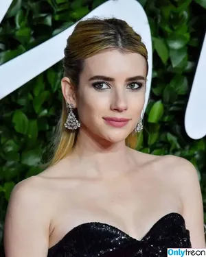 Emma Roberts / emmalee1996 / emmaroberts nude photo #0429