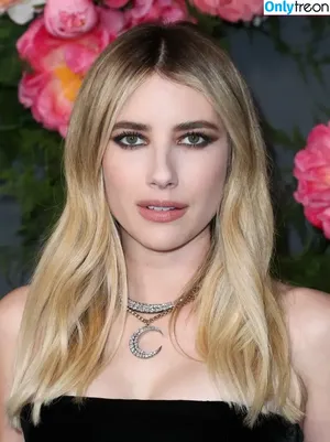 Emma Roberts / emmalee1996 / emmaroberts nude photo #0454