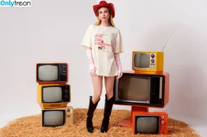 Emma Roberts / emmalee1996 / emmaroberts nude photo #0484