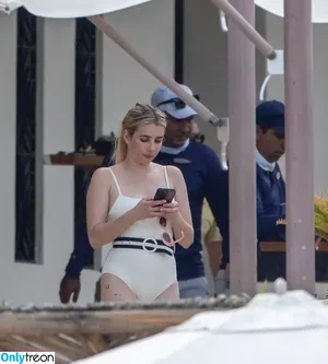 Emma Roberts / emmalee1996 / emmaroberts nude photo #0661