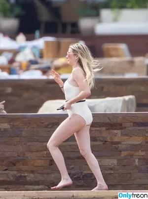 Emma Roberts / emmalee1996 / emmaroberts nude photo #0664