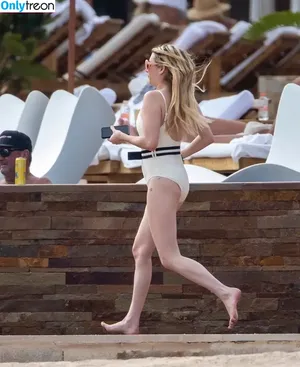 Emma Roberts / emmalee1996 / emmaroberts nude photo #0666
