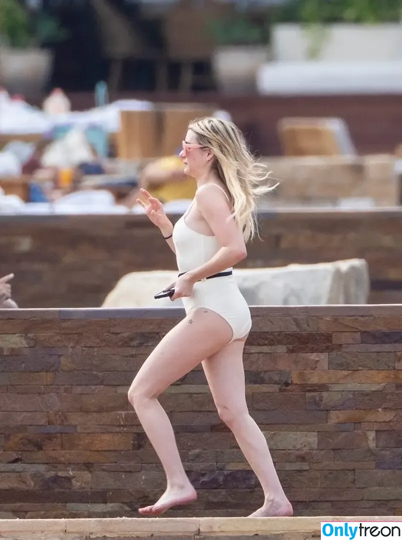 Emma Roberts nude photo #0664 (emmalee1996 / emmaroberts)