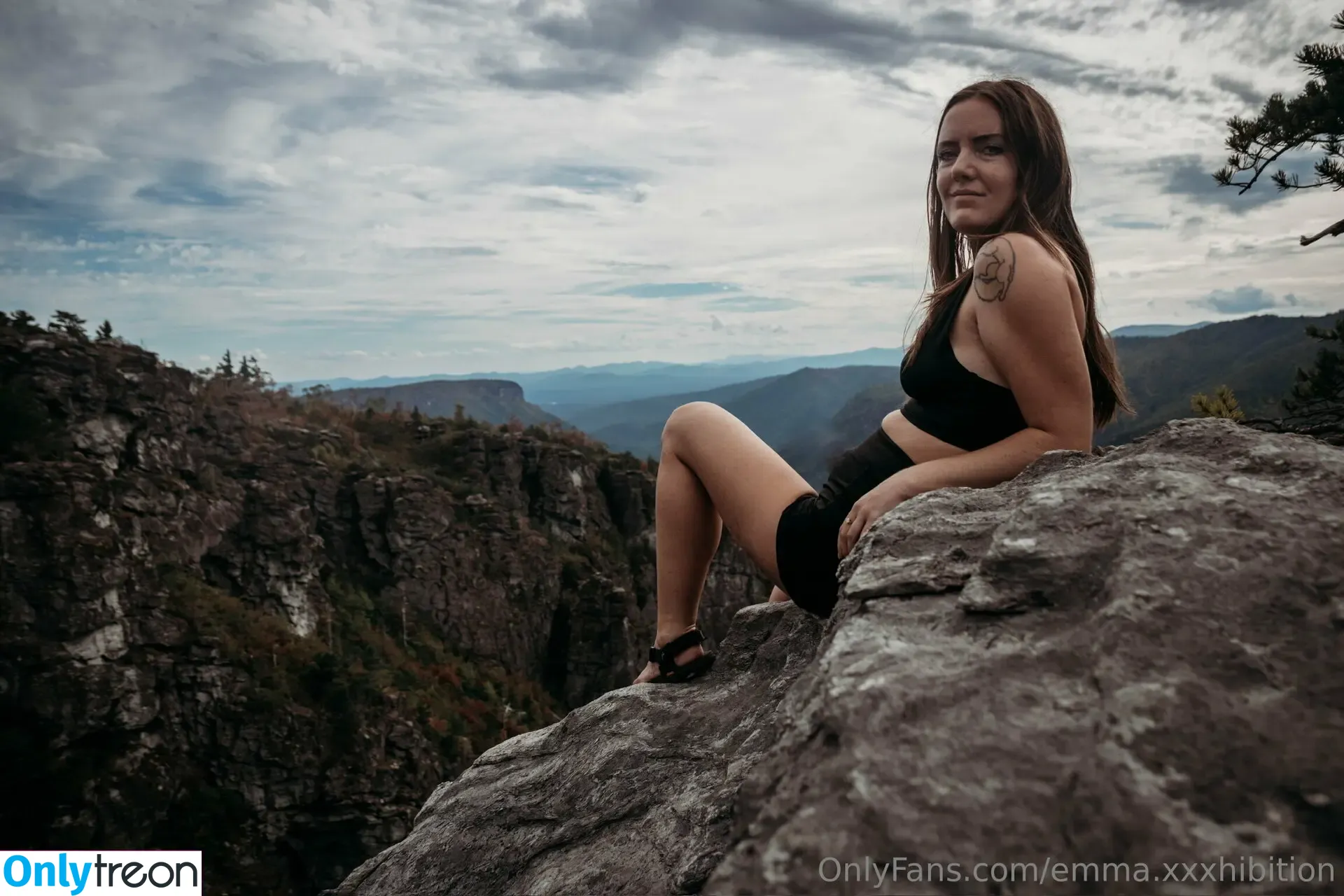 emma.xxxhibition nude photo #0002 (emmaurt)