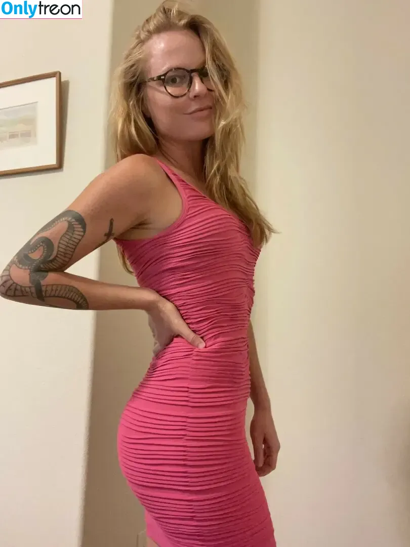 emmaintexas nude photo #0015 (Emma Berquist)