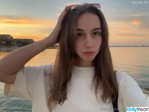 emmauzi / emma.kuzi nude photo #0062