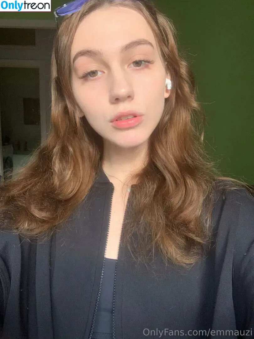 emmauzi nude photo #0011 (emma.kuzi)