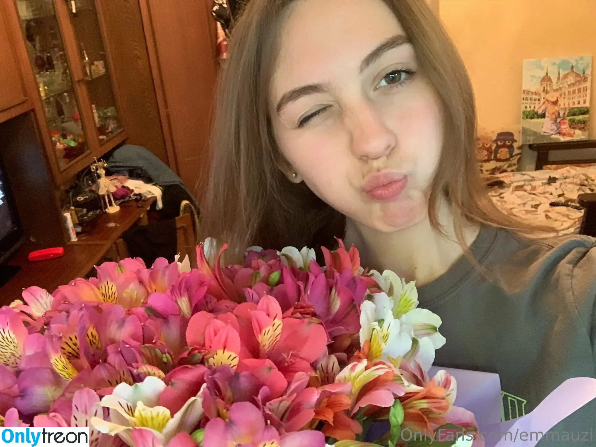 emmauzi nude photo #0018 (emma.kuzi)