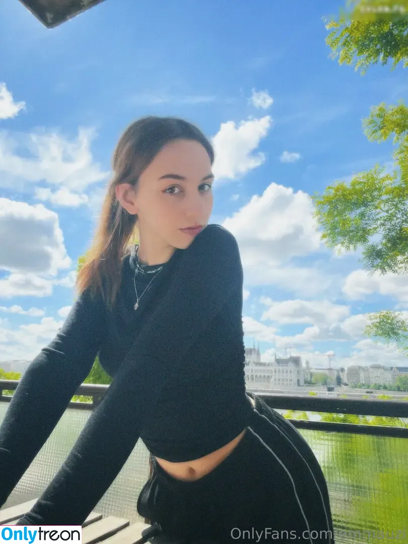 emmauzi nude photo #0041 (emma.kuzi)