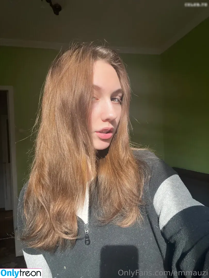 emmauzi nude photo #0064 (emma.kuzi)
