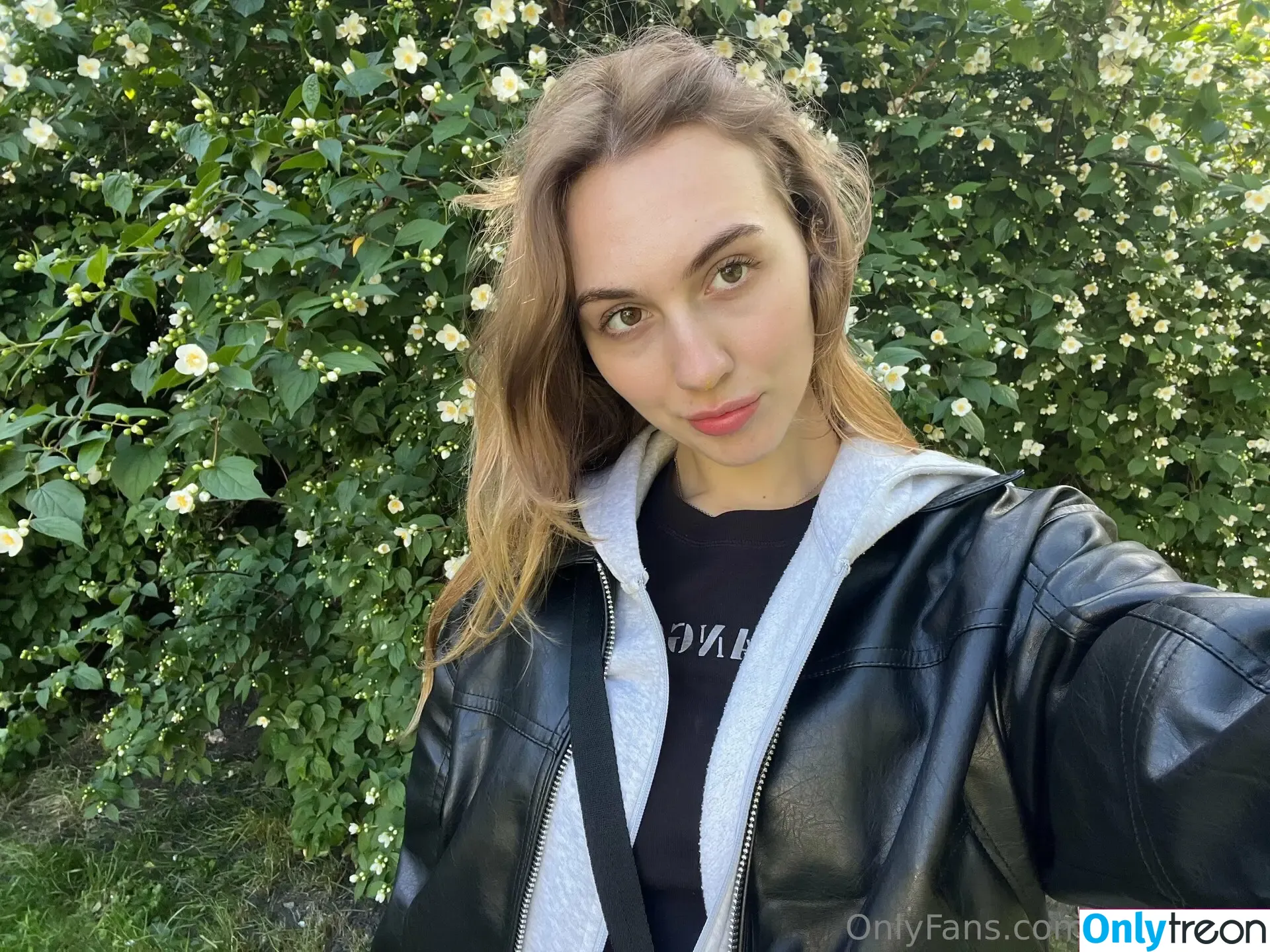 emmauzi nude photo #0103 (emma.kuzi)