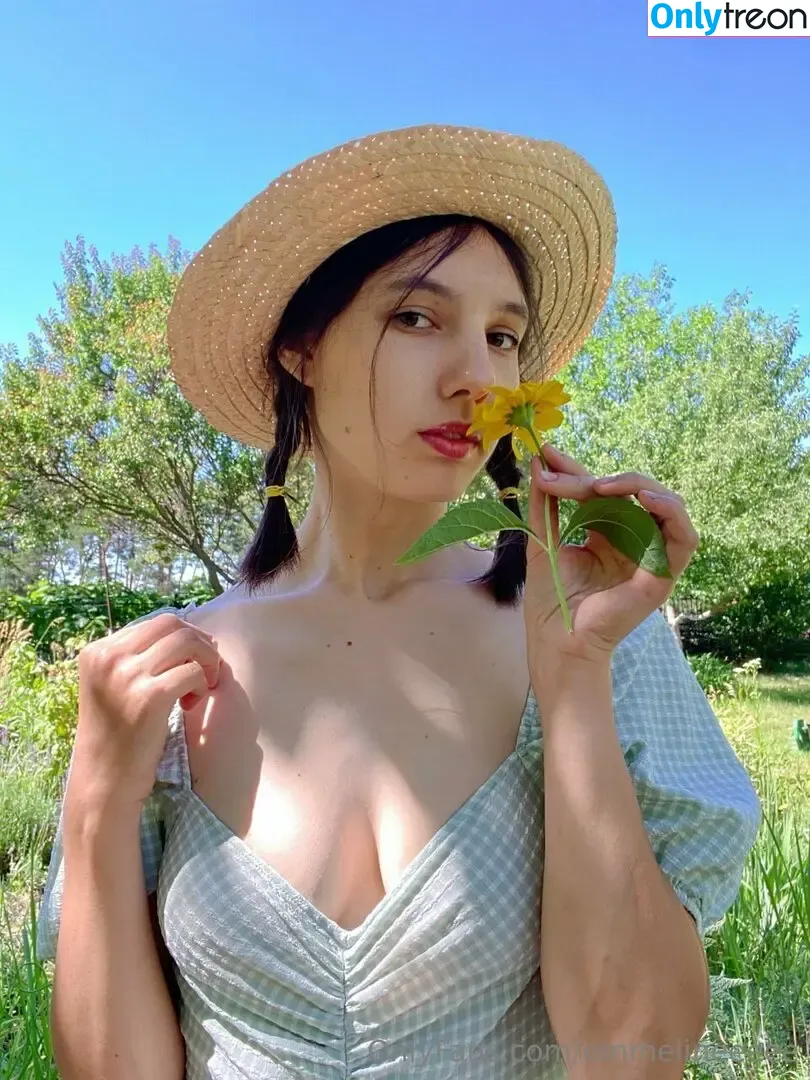 emmelineeeee nude photo #0028 (emmelineeeee)