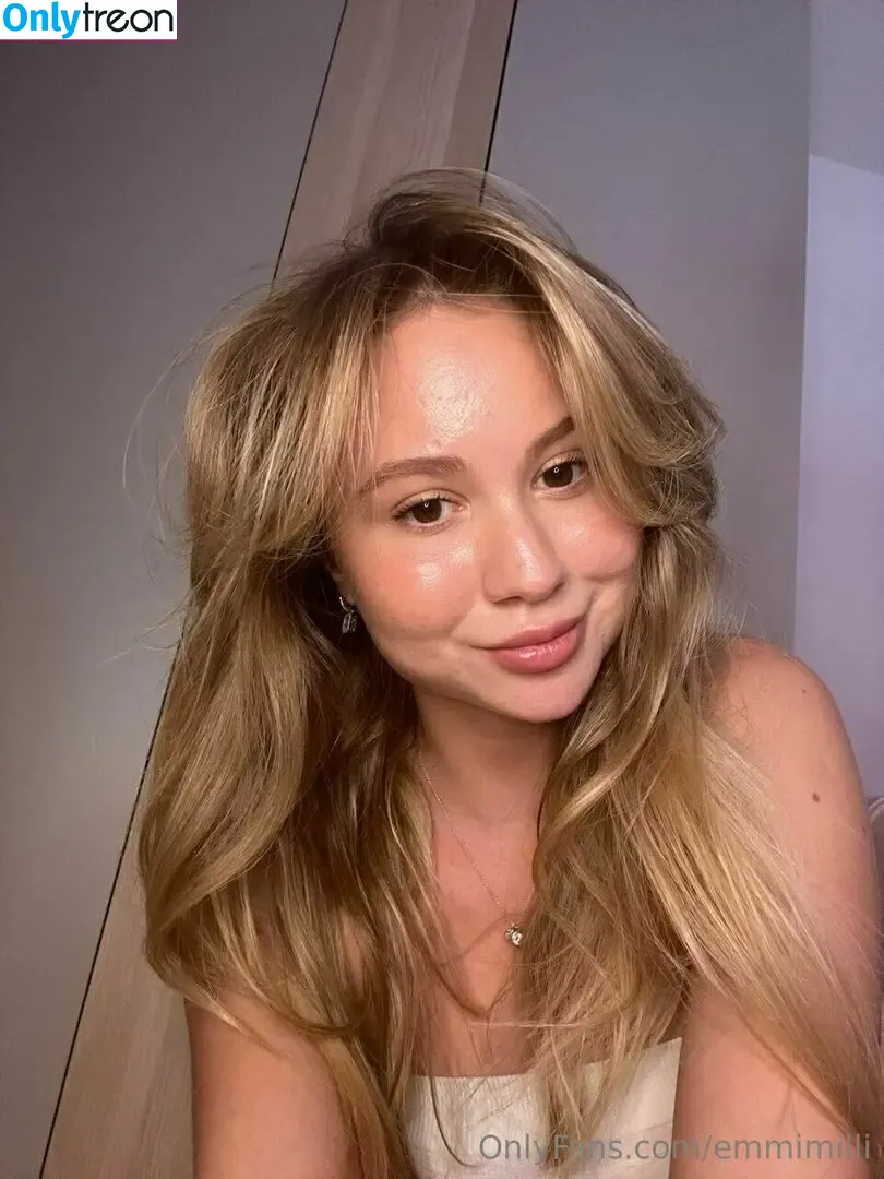 emmimilli nude photo #0028 (emmiilli)