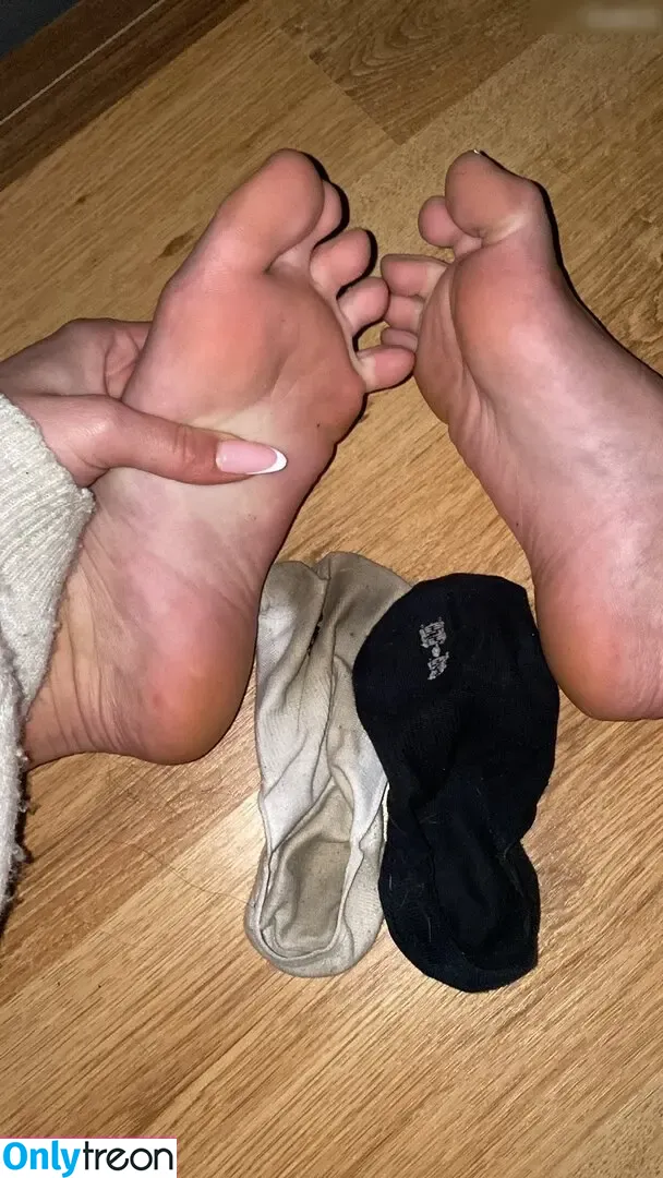 Emmysfeetandsocks nude photo #0070 (emmyfeetandsocks / emmysfeetandso1 / theluckyguy_efs)