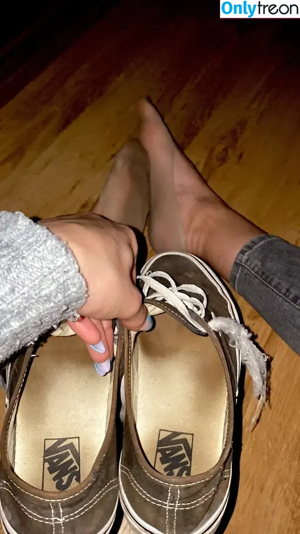 Emmysfeetandsocks nude photo #0108 (emmyfeetandsocks / emmysfeetandso1 / theluckyguy_efs)