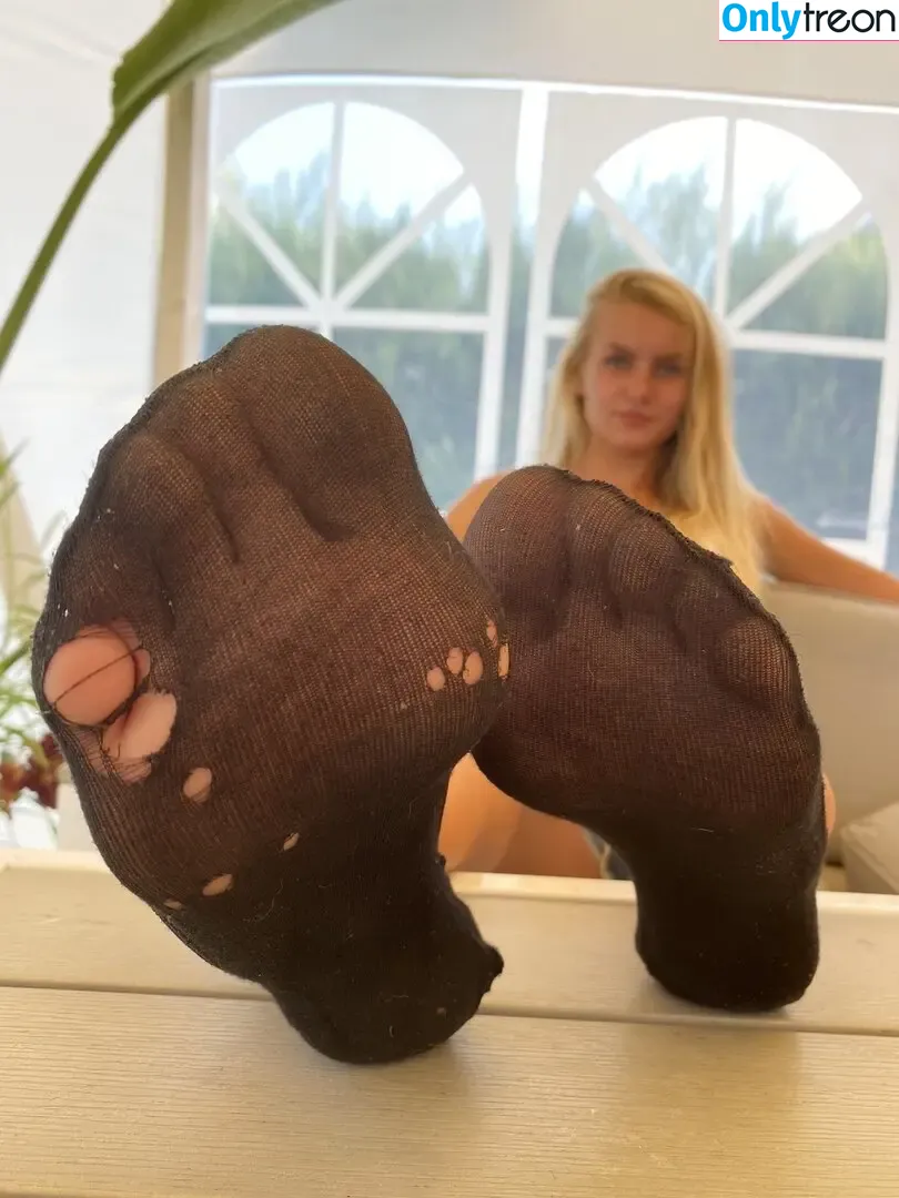 Emmysfeetandsocks nude photo #0136 (emmyfeetandsocks / emmysfeetandso1 / theluckyguy_efs)