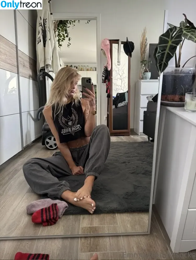 Emmysfeetandsocks nude photo #0291 (emmyfeetandsocks / emmysfeetandso1 / theluckyguy_efs)