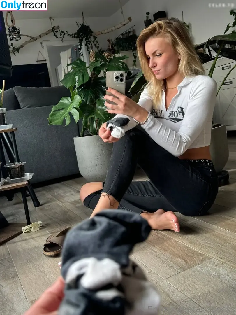 Emmysfeetandsocks nude photo #0338 (emmyfeetandsocks / emmysfeetandso1 / theluckyguy_efs)