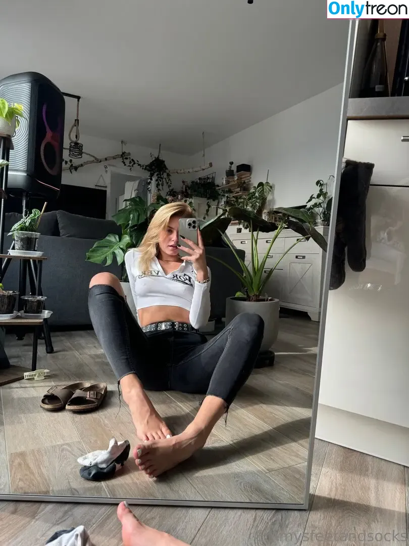 Emmysfeetandsocks nude photo #0357 (emmyfeetandsocks / emmysfeetandso1 / theluckyguy_efs)