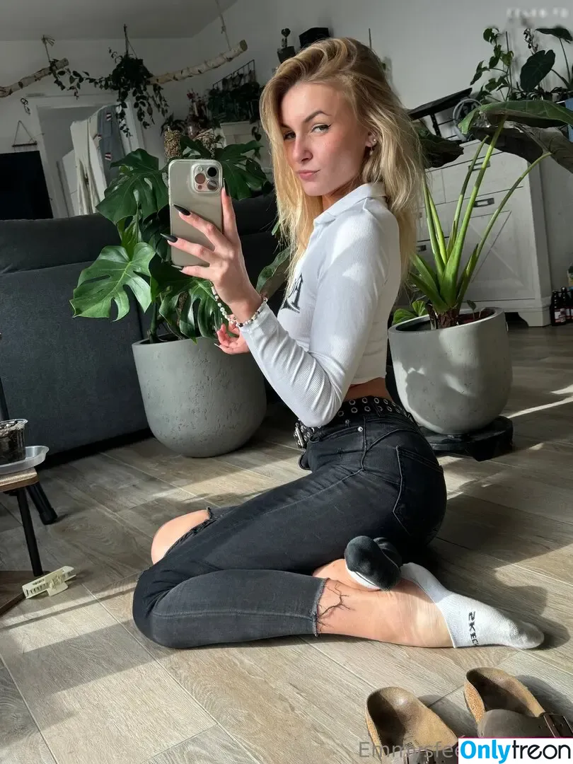 Emmysfeetandsocks nude photo #0359 (emmyfeetandsocks / emmysfeetandso1 / theluckyguy_efs)