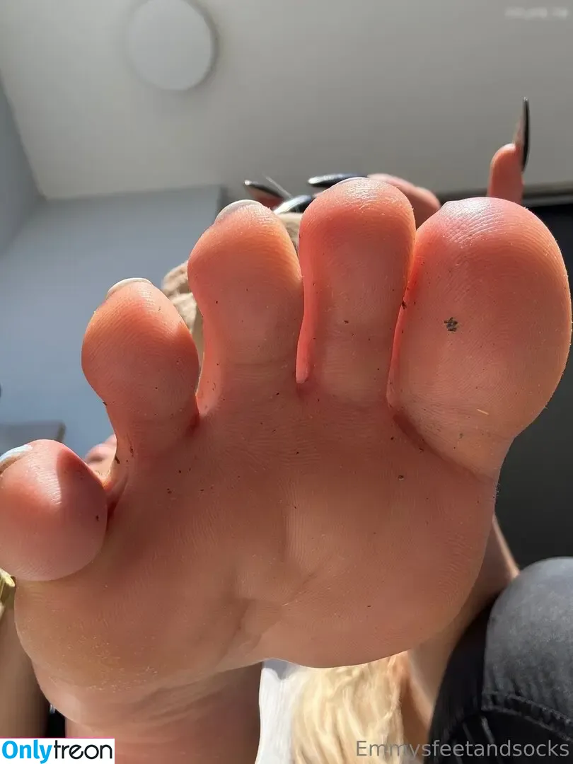 Emmysfeetandsocks nude photo #0805 (emmyfeetandsocks / emmysfeetandso1 / theluckyguy_efs)