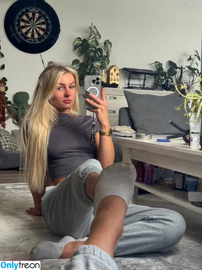 Emmysfeetandsocks nude photo #0815 (emmyfeetandsocks / emmysfeetandso1 / theluckyguy_efs)