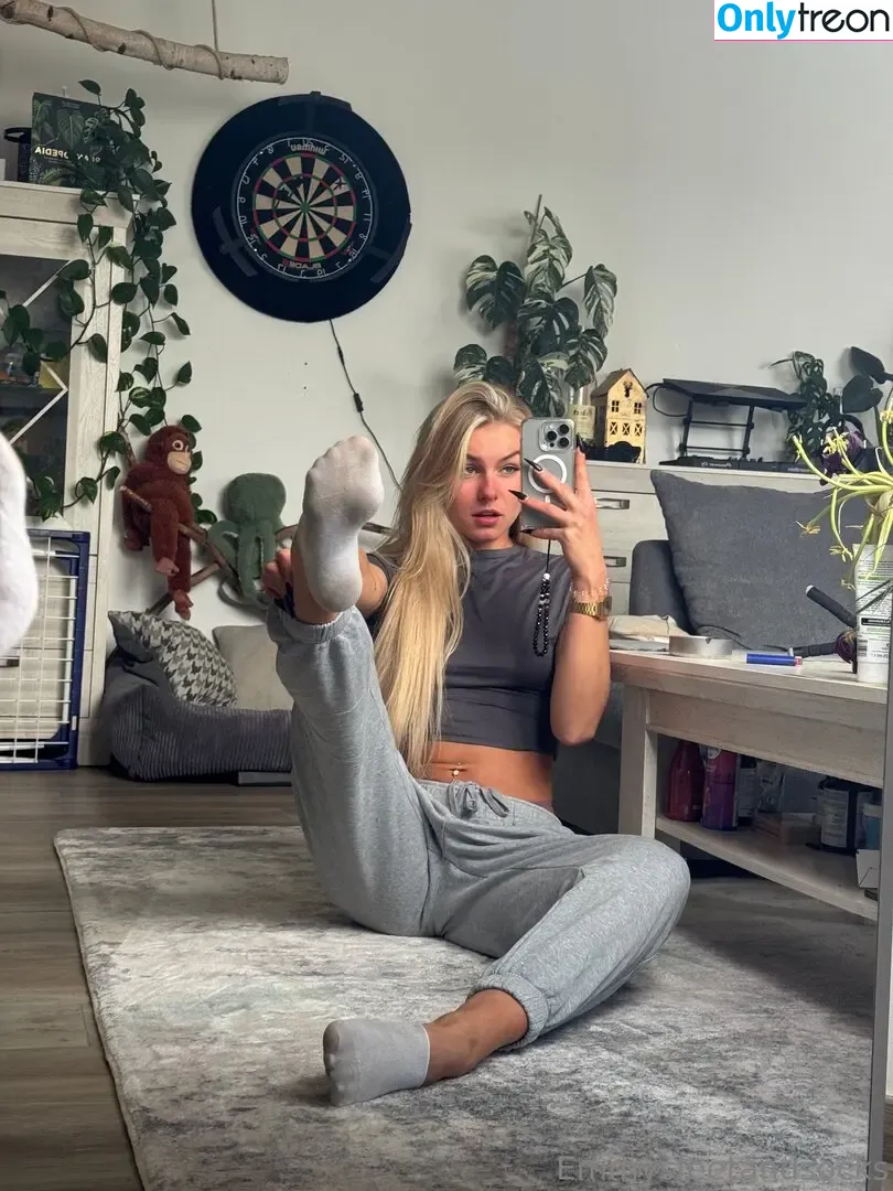 Emmysfeetandsocks nude photo #0871 (emmyfeetandsocks / emmysfeetandso1 / theluckyguy_efs)