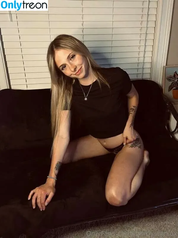 Emmystarxox nude photo #0001 (emily.starlene1 / emmastarxo / itsemmystar)