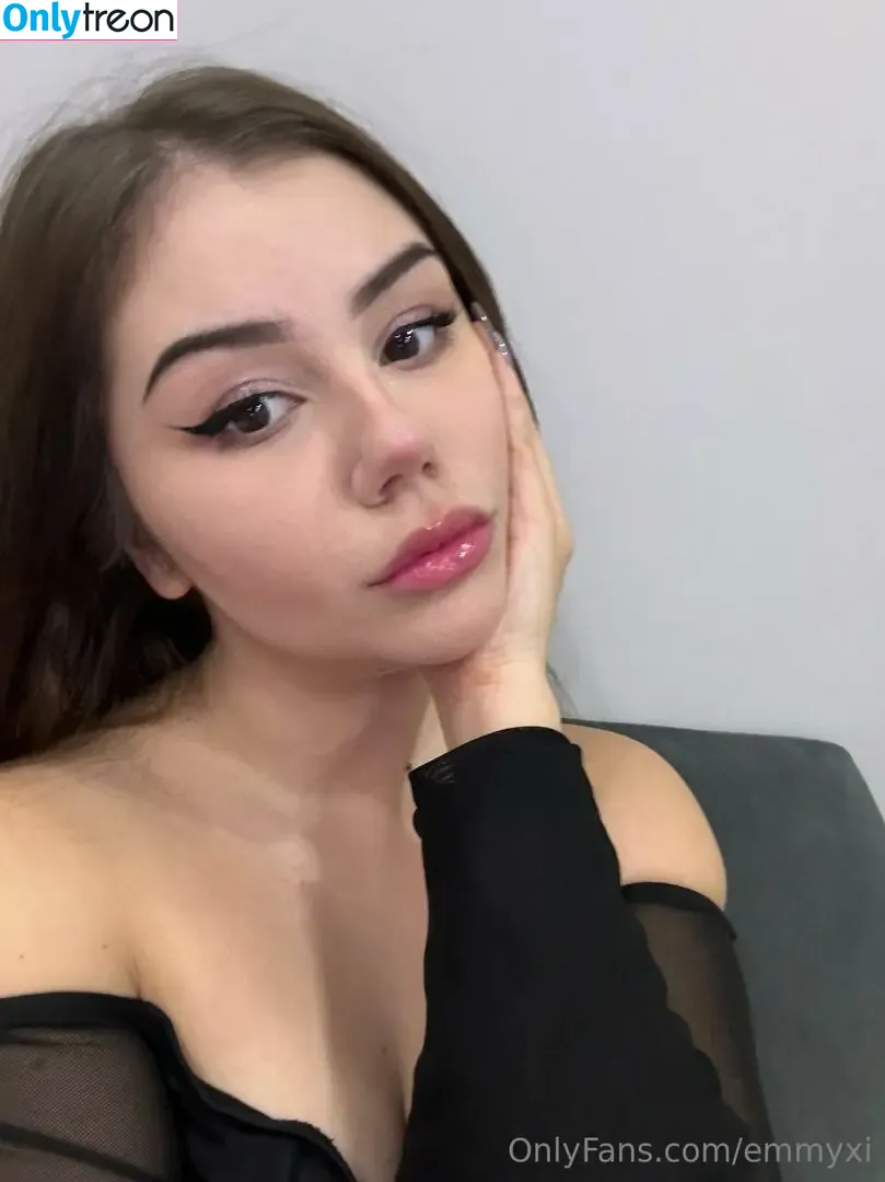 emmyxi nude photo #0013 (emmi_xi)