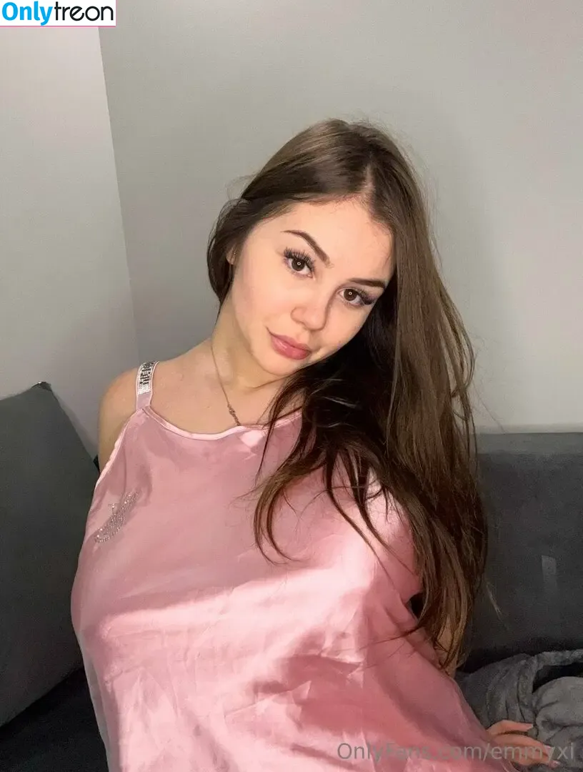 emmyxi nude photo #0060 (emmi_xi)