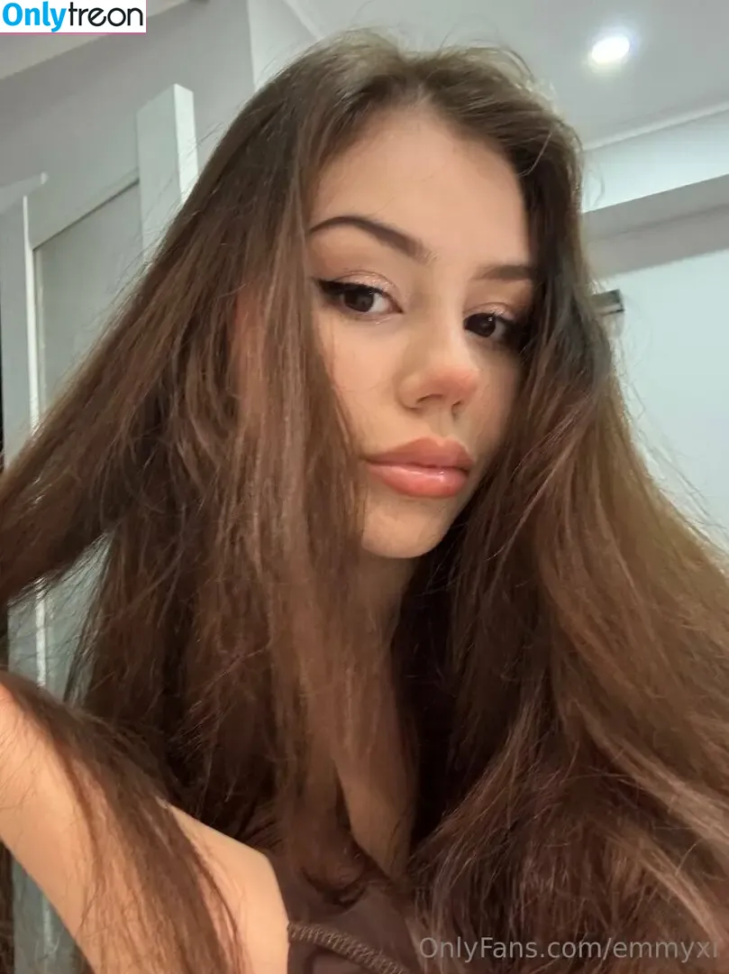 emmyxi nude photo #0072 (emmi_xi)