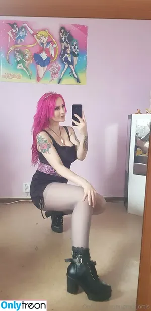 Emofjortis nude photo #0006