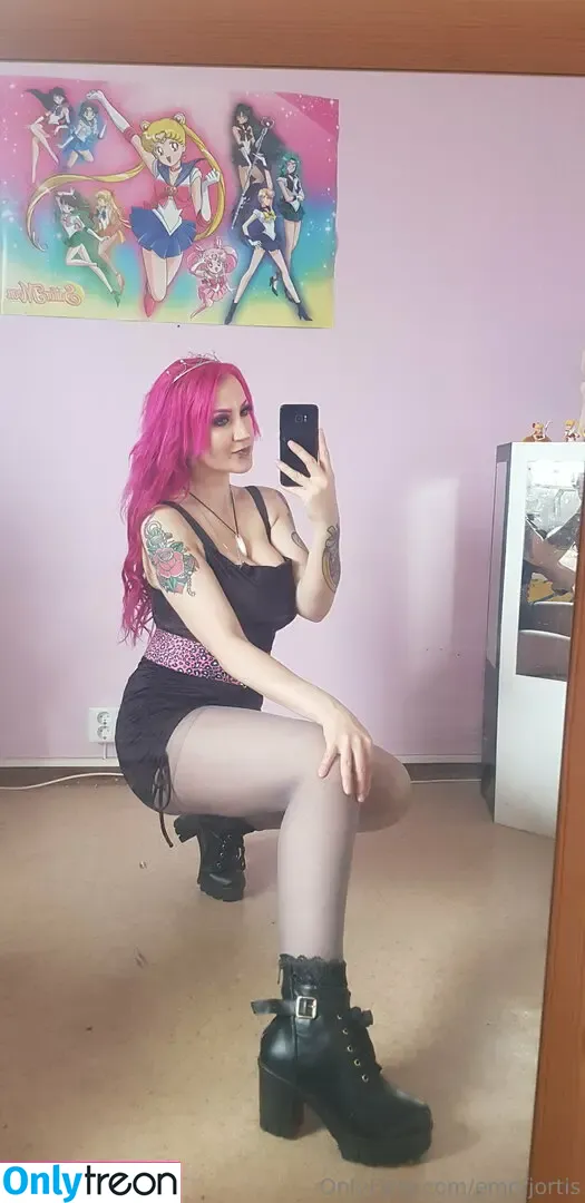 Emofjortis nude photo #0006 (Emofjortis)