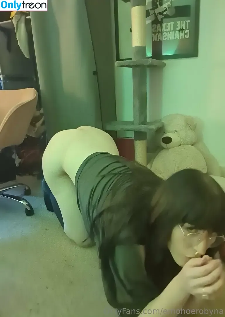 emohoerobyna nude photo #0004 (emohoerobyna)