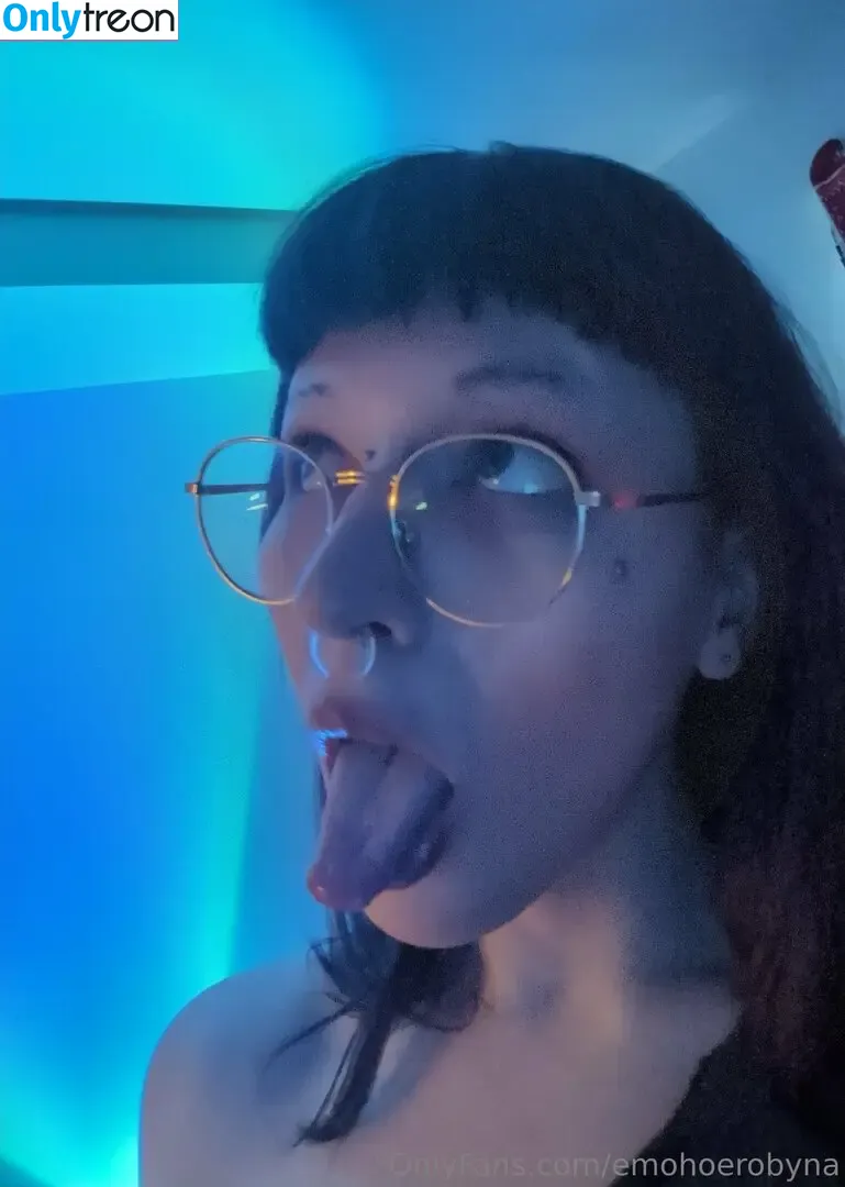 emohoerobyna nude photo #0035 (emohoerobyna)
