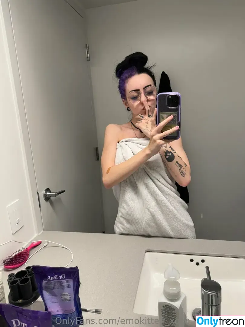 emokitten_xoxo nude photo #0185 (emokittenarmy)