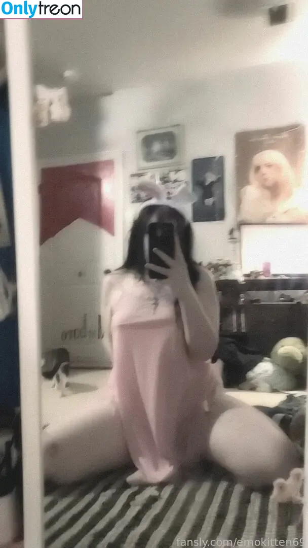 emokitten69 nude photo #0006 (emogirlforever17)
