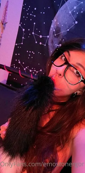 Emostonergorl / Obvious_Confusion699 / emo.stoner.gorl / smolstarcaster nude photo #0019