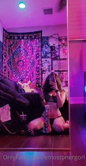 Emostonergorl / Obvious_Confusion699 / emo.stoner.gorl / smolstarcaster nude photo #0029