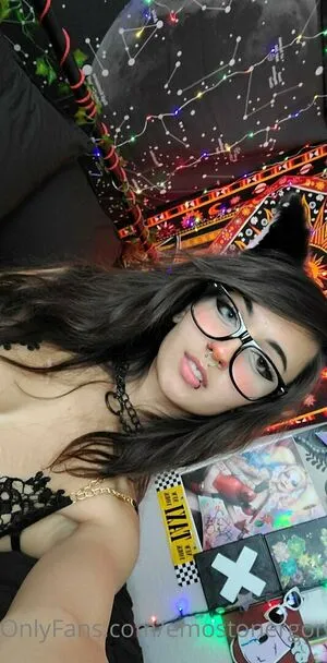 Emostonergorl / Obvious_Confusion699 / emo.stoner.gorl / smolstarcaster nude photo #0039
