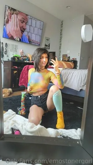 Emostonergorl / Obvious_Confusion699 / emo.stoner.gorl / smolstarcaster nude photo #0057