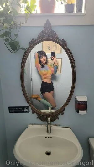 Emostonergorl / Obvious_Confusion699 / emo.stoner.gorl / smolstarcaster nude photo #0077