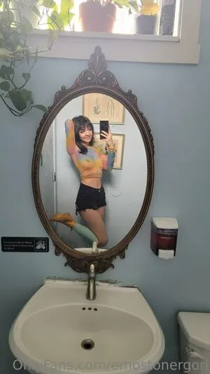 Emostonergorl / Obvious_Confusion699 / emo.stoner.gorl / smolstarcaster nude photo #0080