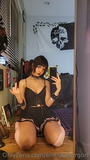 Emostonergorl / Obvious_Confusion699 / emo.stoner.gorl / smolstarcaster nude photo #0087