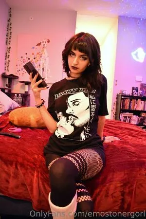 Emostonergorl / Obvious_Confusion699 / emo.stoner.gorl / smolstarcaster nude photo #0106