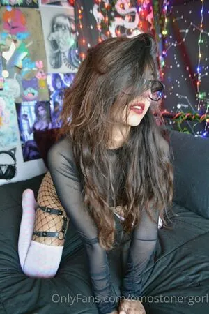 Emostonergorl / Obvious_Confusion699 / emo.stoner.gorl / smolstarcaster nude photo #0130