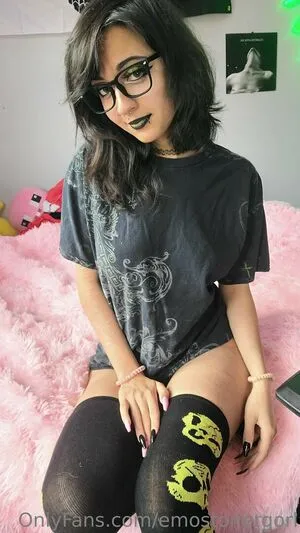 Emostonergorl / Obvious_Confusion699 / emo.stoner.gorl / smolstarcaster nude photo #0231